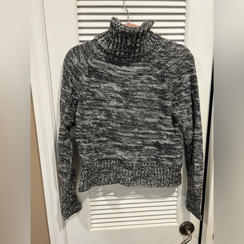 Banana Republic Turtleneck size S